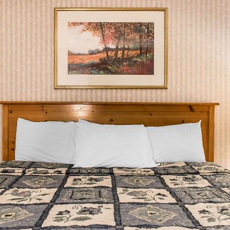 Rodeway Inn Amish Country Smoketown  Экстерьер фото