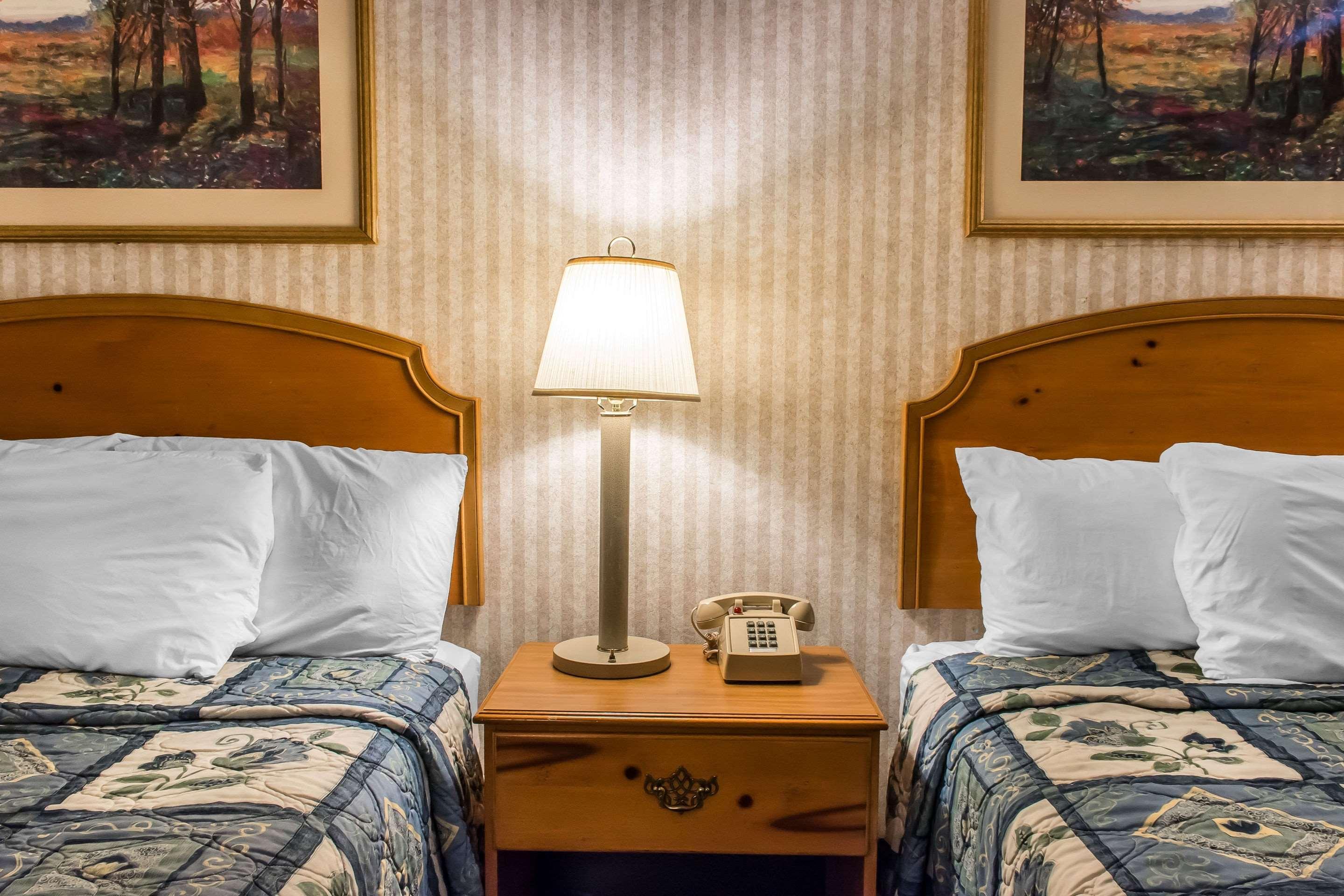 Rodeway Inn Amish Country Smoketown  Экстерьер фото