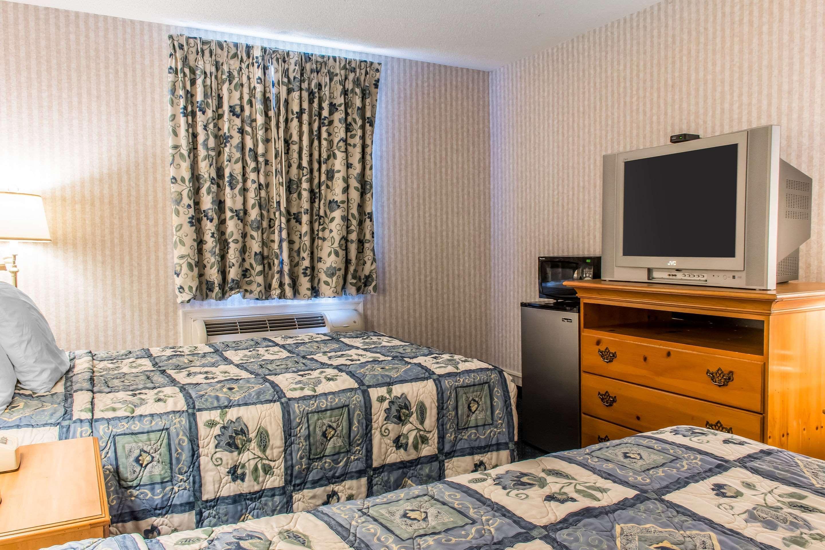 Rodeway Inn Amish Country Smoketown  Экстерьер фото