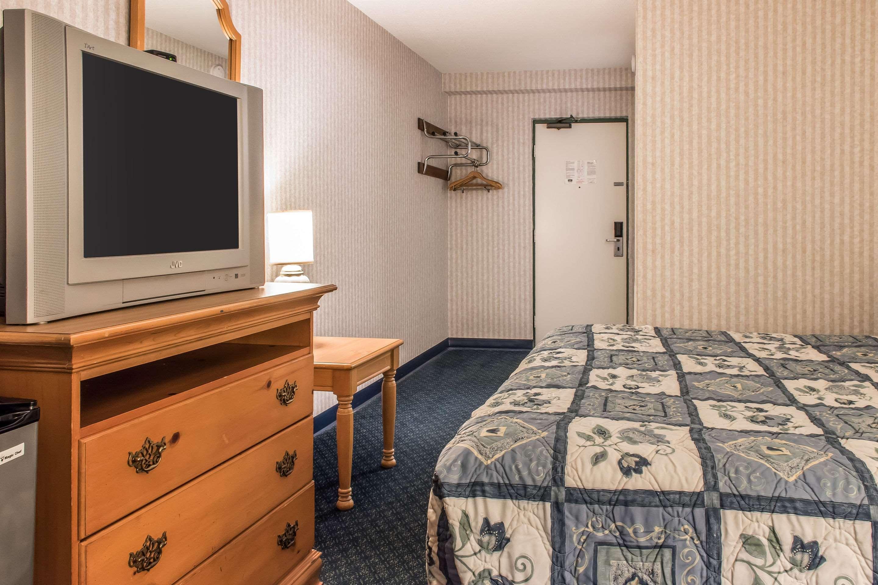 Rodeway Inn Amish Country Smoketown  Экстерьер фото